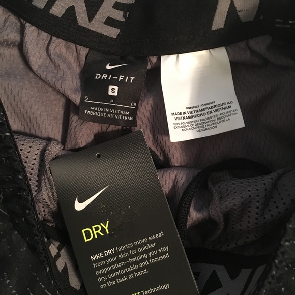 Men’s Nike Shorts - Picture 2 of 8